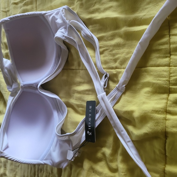 WHITE 2 PIECE BATHING SUIT. - Picture 9 of 10